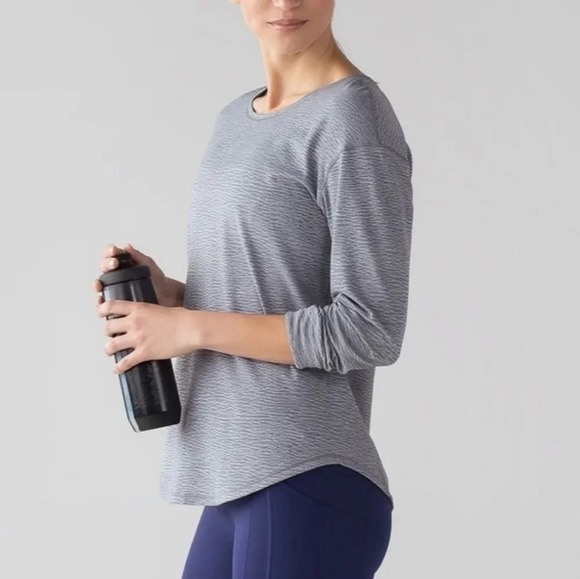 Lululemon lost in pace long sleeve shirt size 6 - Picture 9 of 10